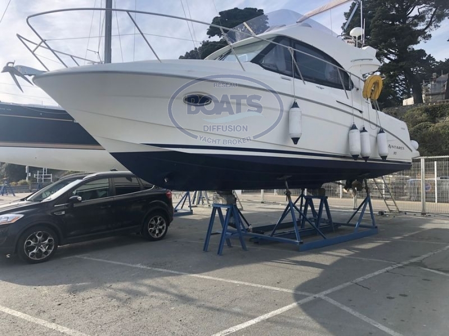 slider 1 Beneteau Antares 30 Fly